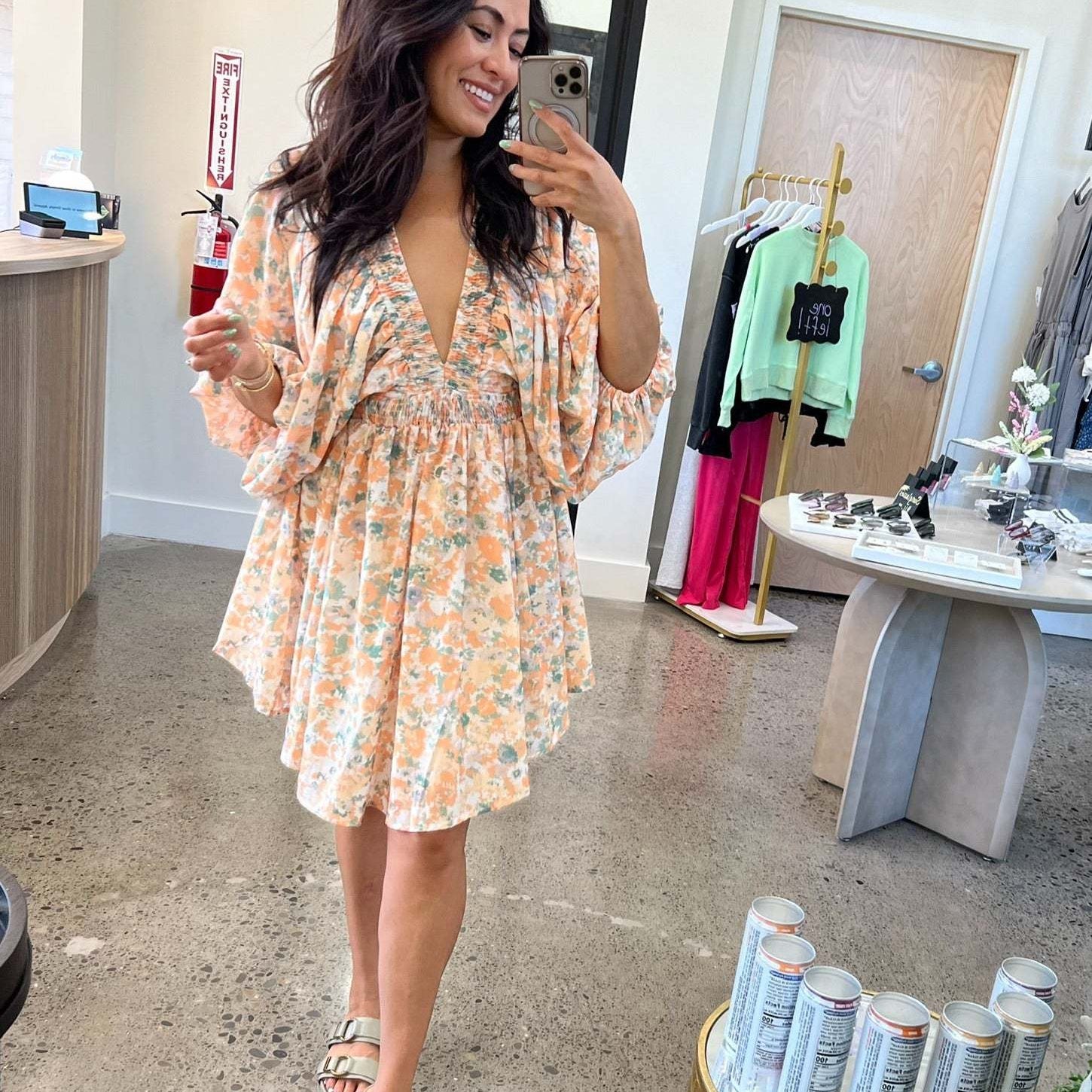 Vestido corto de mujer – Gasa ligera – Escote en pico – Cintura fruncida – Mangas abullonadas