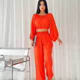 Conjunto de dos piezas para mujer: Top con hombros descubiertos, mangas largas y pantalones anchos de cintura alta.