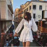 Vestido mini de mujer – Mangas abullonadas – Cintura con lazo – Bajo con volantes – Tejido transpirable