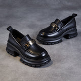 Mocasines de mujer – Piel auténtica – Suela de plataforma – Cadena metálica moderna