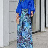 Conjunto de mujer: pantalones anchos de cintura alta y blusa holgada con mangas murciélago