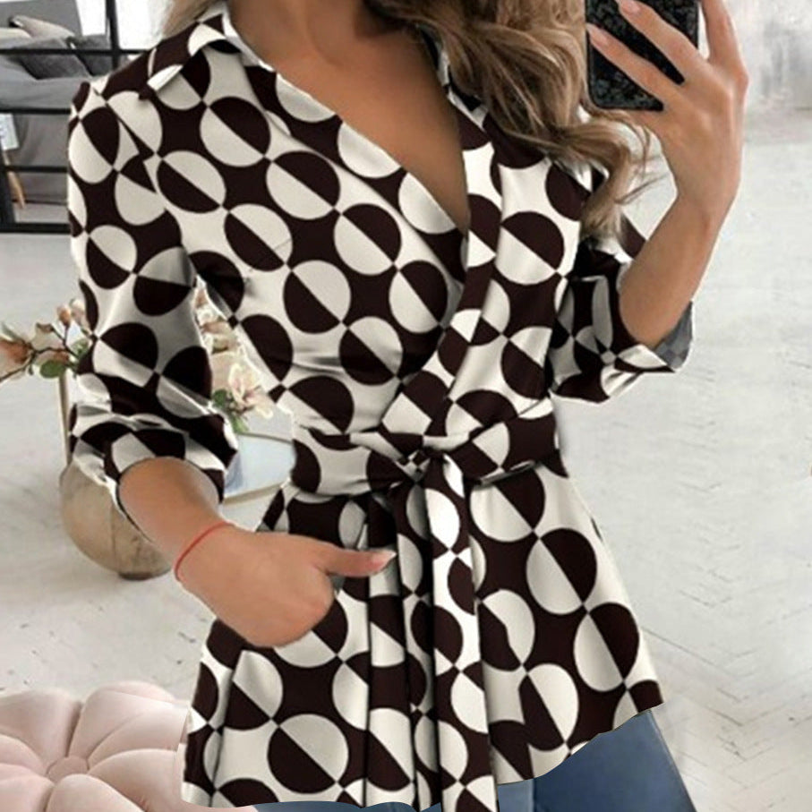 Blusa de mujer – Corte entallado – Mangas largas – Cuello camisero – Cinturón ajustable