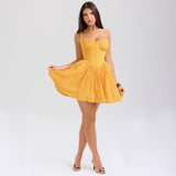 Vestido corto de mujer – Jacquard texturizado – Corte evasé – Cuerpo estructurado – Tirantes finos