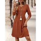Vestido de mujer – Punto suave – Corte holgado – Mangas largas – Cuello en pico