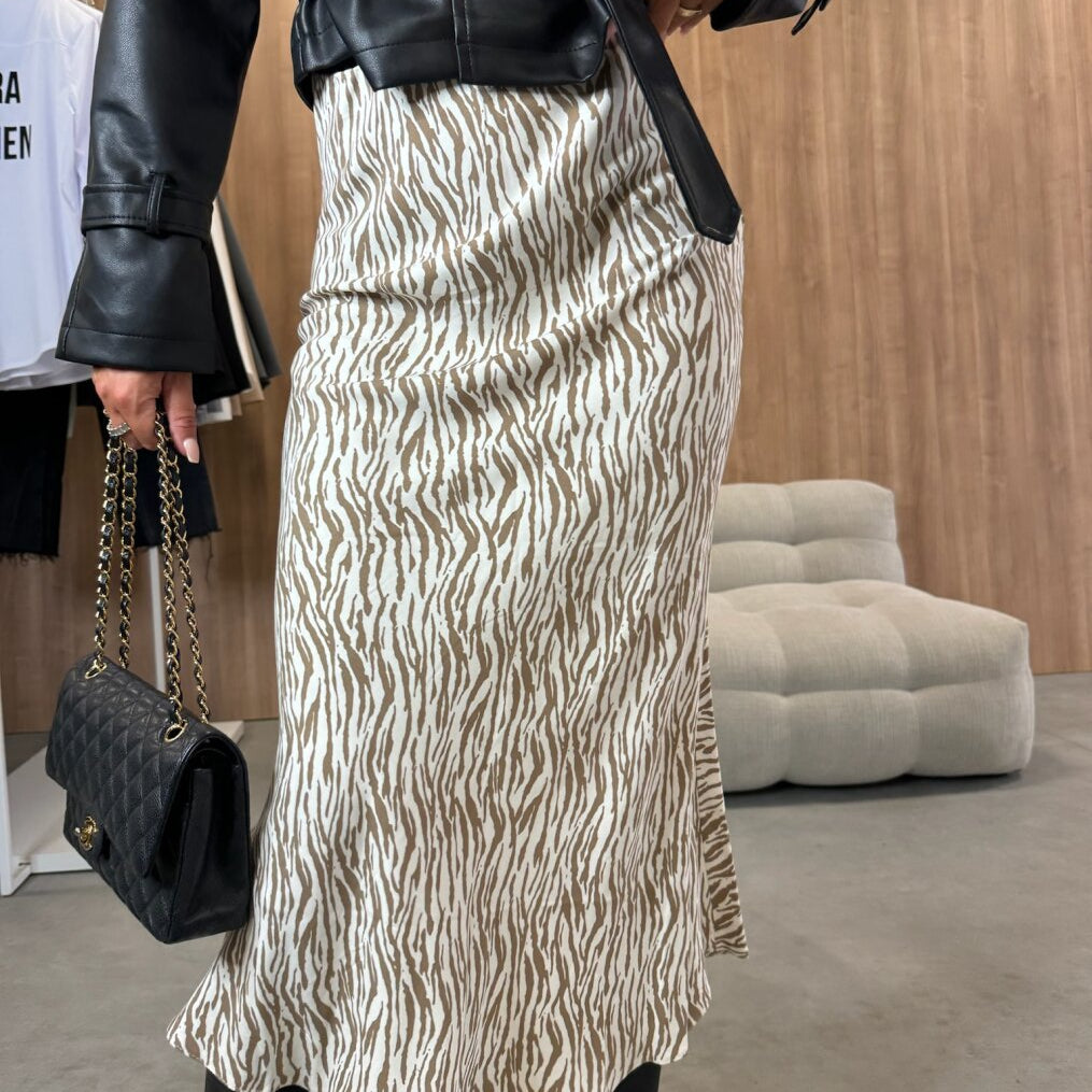 Falda midi de mujer – Cintura alta – Corte acampanado – Estampado llamativo