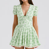 Vestido corto de mujer – Corte evasé – Mangas abullonadas – Cuello en pico – Estampado floral