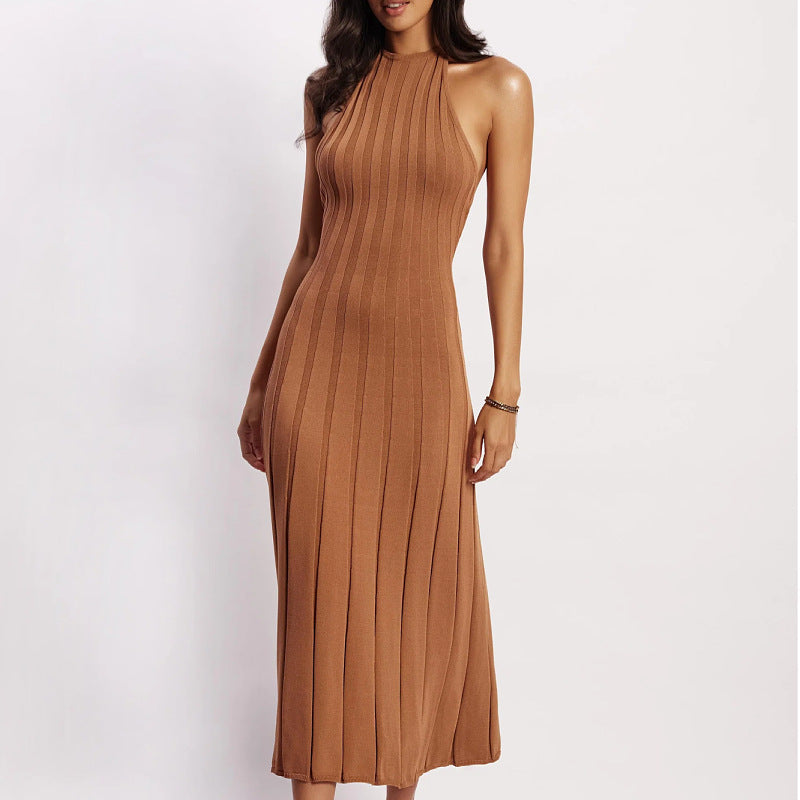 Vestido midi de mujer – Punto acanalado – Corte entallado – Cuello halter – Falda plisada