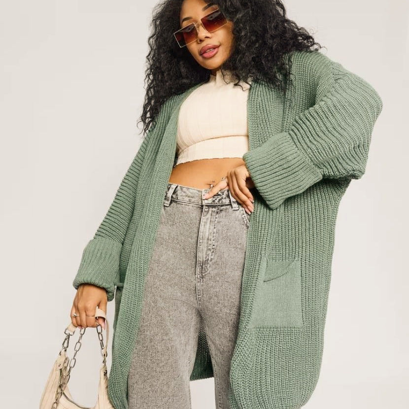 Cárdigan de mujer – Corte oversize – Punto acanalado grueso – Bolsillos delanteros – Frente abierto