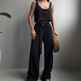 Conjunto de mujer: top corto y pantalón ancho de cintura alta. Tejido transpirable y fluido.
