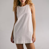 Vestido corto de mujer – Sin mangas – Espalda abierta – Corte fluido – Fibras naturales