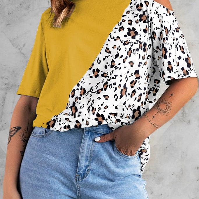 Camiseta de mujer – Corte holgado – Hombros descubiertos – Estampado animal asimétrico