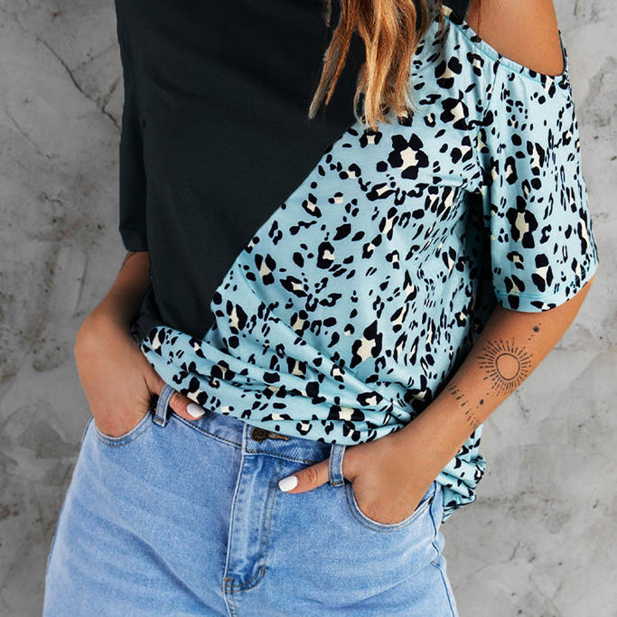 Camiseta de mujer – Corte holgado – Hombros descubiertos – Estampado animal asimétrico