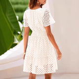 Vestido trapecio para mujer – Algodón ligero – Detalle de bordado de ojales – Cuello en pico – Mangas cortas