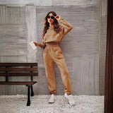 Chándal de mujer – Corte holgado – Punto suave – Con capucha – Pantalones ajustados