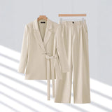 Traje de mujer – Blazer ajustado con cinturón – Pantalón ancho – Tejido de lujo