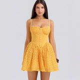 Vestido corto de mujer – Jacquard texturizado – Corte evasé – Cuerpo estructurado – Tirantes finos