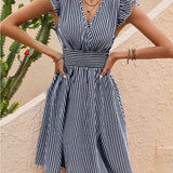 Elegante vestido de rayas con mangas con volantes - Cómodo y transpirable