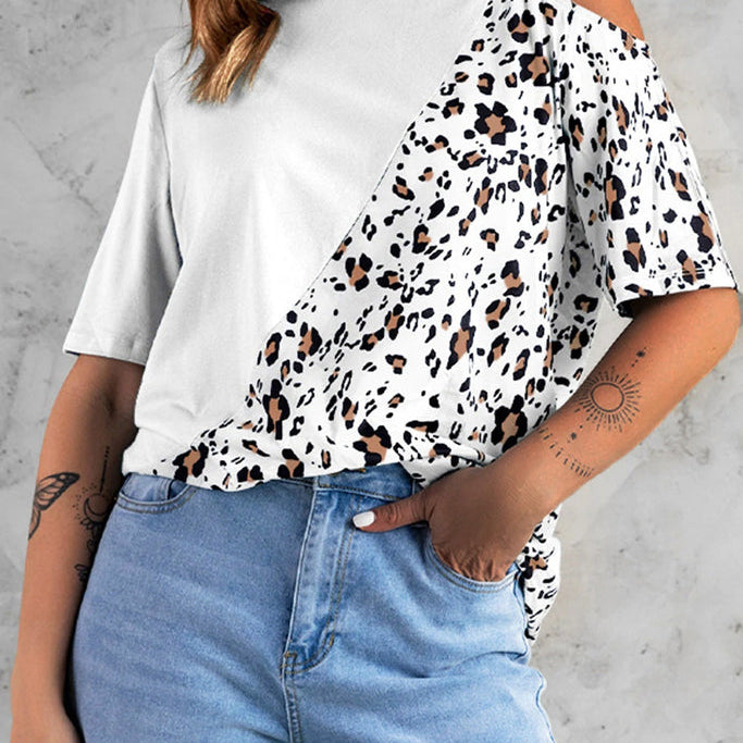Camiseta de mujer – Corte holgado – Hombros descubiertos – Estampado animal asimétrico
