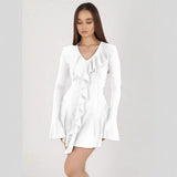Minivestido de mujer – Corte entallado – Cuello en V – Volantes – Mangas acampanadas – Bajo acampanado