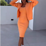 Conjunto de mujer: Vestido lencero ajustado, chaqueta oversize con botones y largo midi