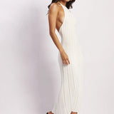 Vestido midi de mujer – Punto acanalado – Corte entallado – Cuello halter – Falda plisada