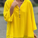 Blusa de mujer – Cuello en V con cremallera – Corte holgado – Mangas 3/4 – Tejido ligero y fluido