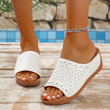 Sandalias de mujer – Punta abierta – Tira perforada – Tacón de cuña – Fáciles de poner