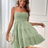 Vestido corto de mujer – Tirantes finos – Cuerpo fruncido – Falda evasé con volantes