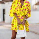 Vestido corto de mujer – Corte holgado – Cuello en V – Mangas murciélago – Estampado abstracto