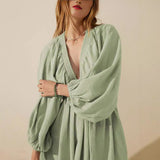 Vestido corto de mujer – lino y algodón – corte holgado – manga larga – escote en pico