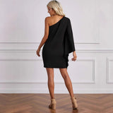 Vestido de mujer – Corte ajustado – Hombros descubiertos – Escote asimétrico – Largo mini