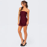 Vestido mini para mujer, ajustado, sin tirantes, con elegantes volantes texturizados.