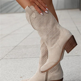 Botas vaqueras para mujer – Piel lisa – Tacón medio – Media caña – Diseño perforado – Cremallera lateral