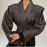 Chaqueta atrevida, sofisticada y elegante para mujer.