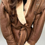Chaqueta atrevida, sofisticada y elegante para mujer.