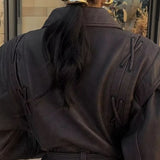 Chaqueta atrevida, sofisticada y elegante para mujer.