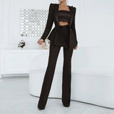 Conjunto de blazer para mujer: corte entallado, silueta estructurada y elegante dobladillo acampanado.