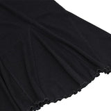 Vestido de mujer con hombros descubiertos, punto acanalado, mangas largas acampanadas y corte en A