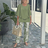 Conjunto de dos piezas para mujer: tejido transpirable, top holgado y pantalón estampado fluido.