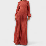 Vestido plisado elegante con mangas largas