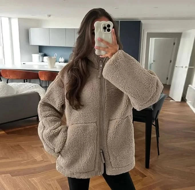 Chaqueta de cuello alto para mujer clásica, cómoda y versátil.