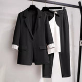Blazer de mujer – Corte entallado – Solapa clásica – Un botón – Puños enrollados