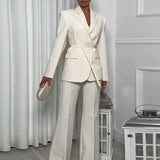 Conjunto de traje para mujer: Blazer ajustado con cinturón y elegante pantalón ancho.
