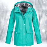 Elegante chaqueta impermeable y cortavientos para mujer.