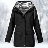 Elegante chaqueta impermeable y cortavientos para mujer.