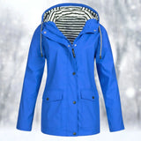 Elegante chaqueta impermeable y cortavientos para mujer.