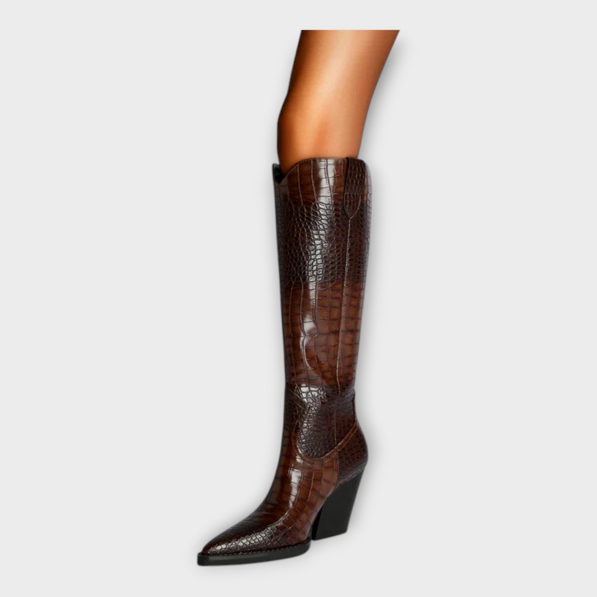 Zapatos con patrón de cocodrilo y elegante tacón