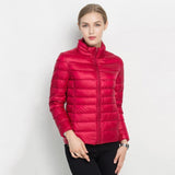 Chaqueta acolchada para mujer – Chaqueta ligera de plumón – Corte entallado – Cuello alto con cremallera