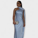 Vestido Maxi Šik con hombros al aire y atado al cuello