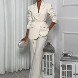 Conjunto de traje para mujer: Blazer ajustado con cinturón y elegante pantalón ancho.